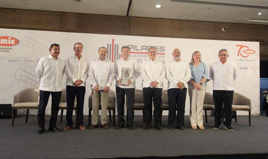 La CMIC homenajea la trayectoria de su ex presidente Leandro López Arceo