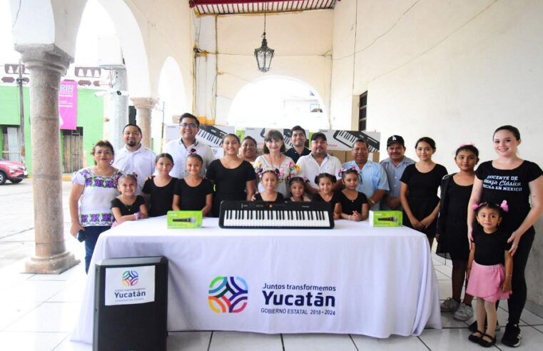 Entregan equipo y mobiliario a las casas de la cultura en municipios yucatecos