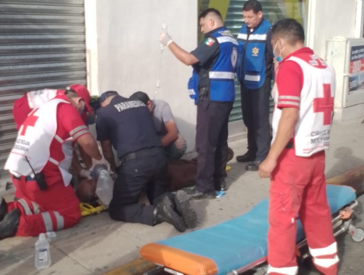 Paramédicos de la Policía de Mérida reaniman a un hombre que cayó en paro cardiaco