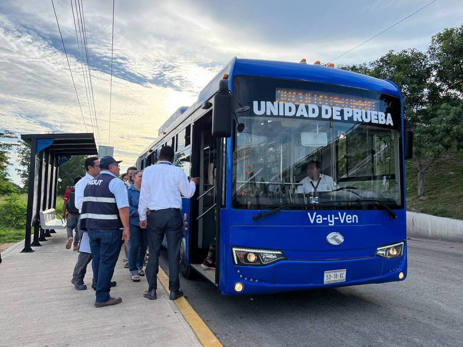 Autobús demo articulado del Va y Ven hace sus primeras pruebas en el Periférico