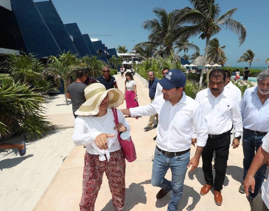 Mauricio Vila supervisó la modernización del Hotel Costa Club en Yucalpetén