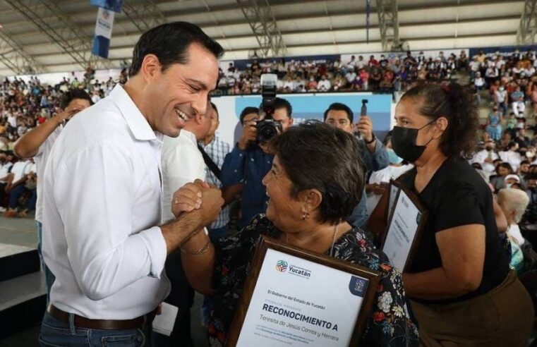 El gobernador Mauricio Vila libera del rezago educativo a 7,192 yucatecos