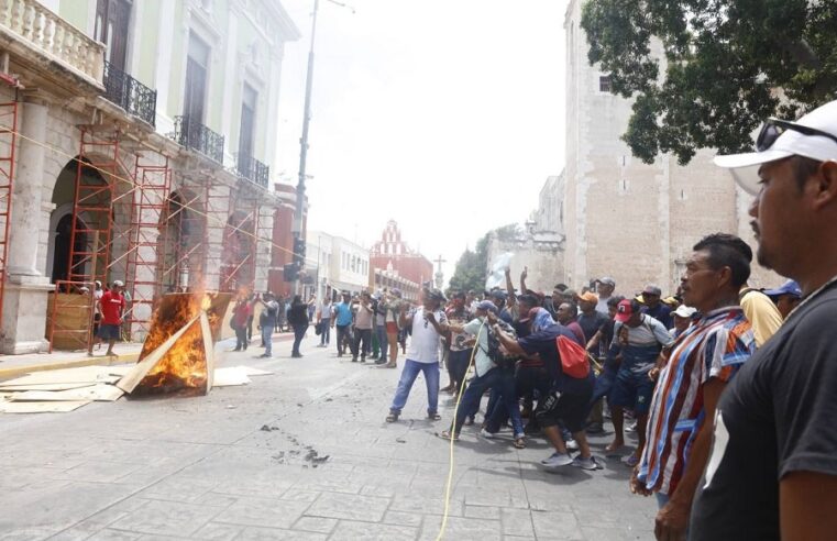 Pescadores vandalizan infraestructura pública urbana y el Palacio de Gobierno en Yucatán