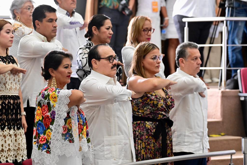 Ramírez Marín hace llamado al Congreso para que la bandera de Yucatán ondee en el estado