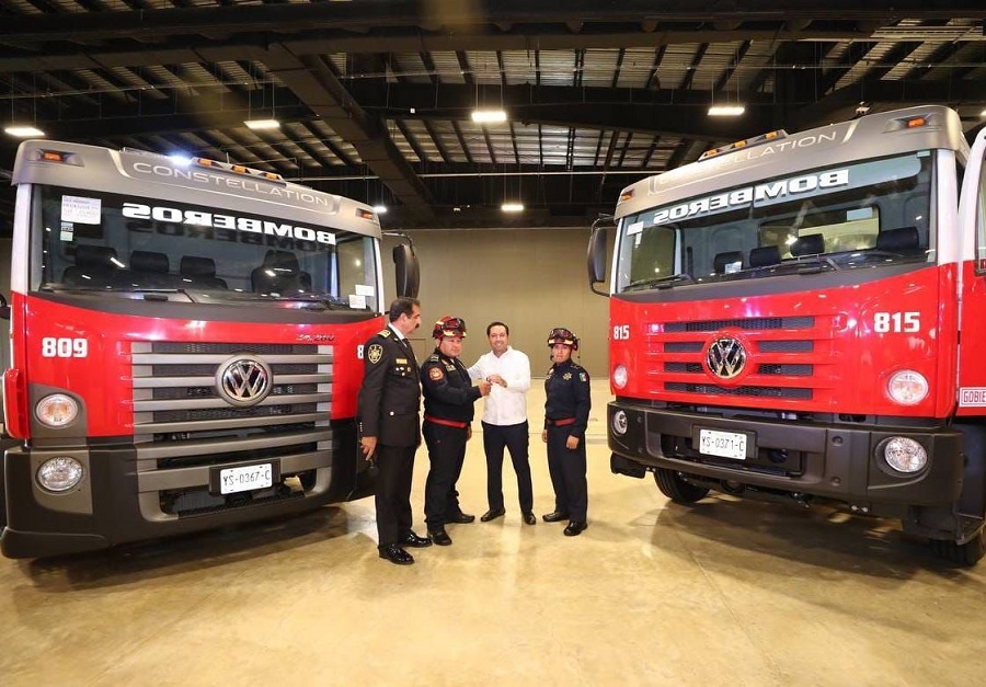 Mauricio Vila reconoce a bomberos y paramédicos con estímulos económicos y equipamiento