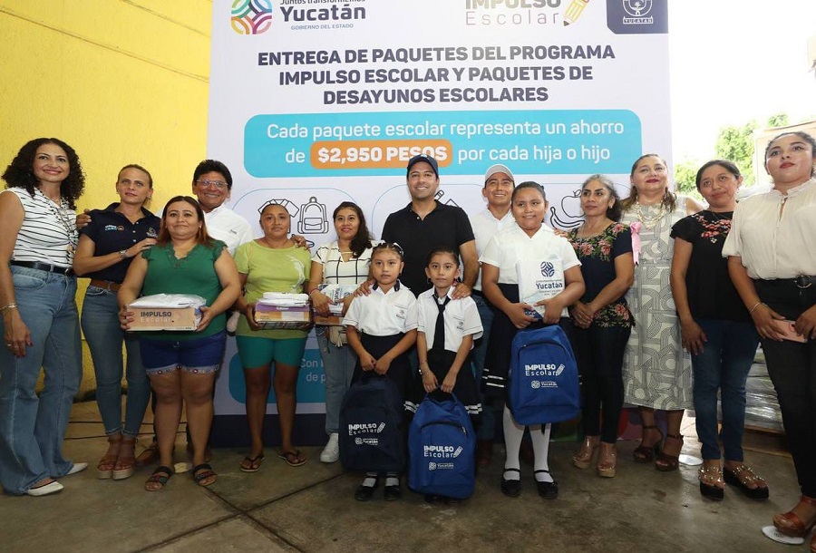 Mauricio Vila lleva a Sotuta paquetes del programa Impulso Escolar