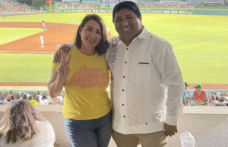 El morenista Rogerio Castro ocupa un palco «fifí» para ver el béisbol