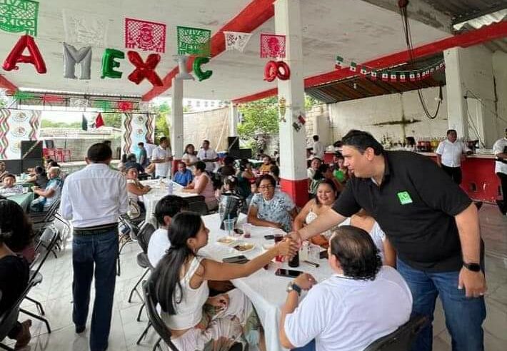 Mario Peraza participa en festejos patrios con la gente de su Distrito