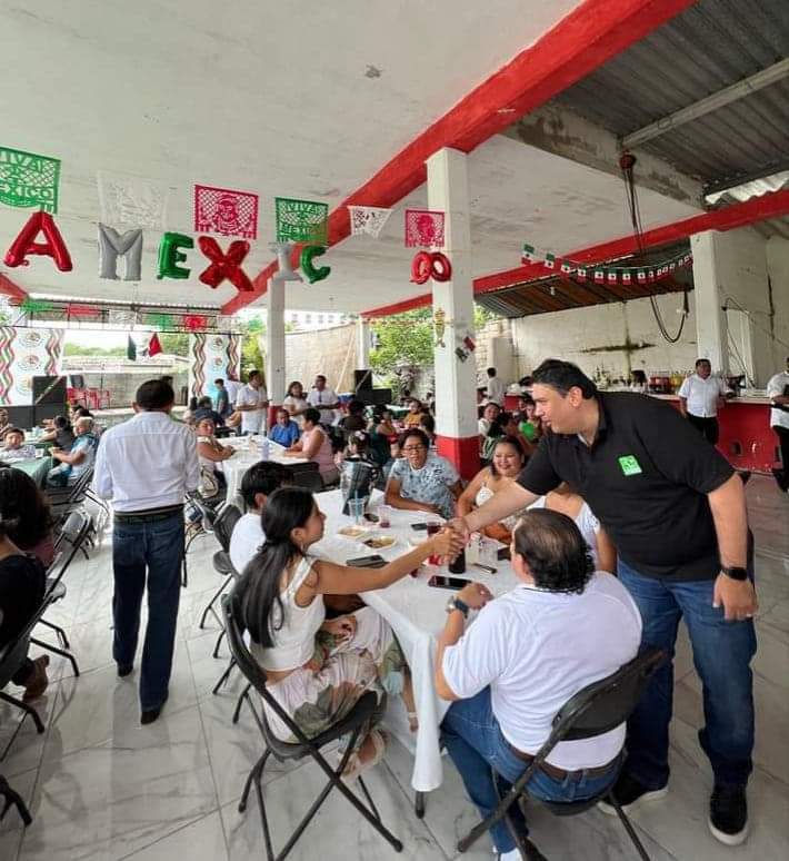 Mario Peraza participa en festejos patrios con la gente de su Distrito