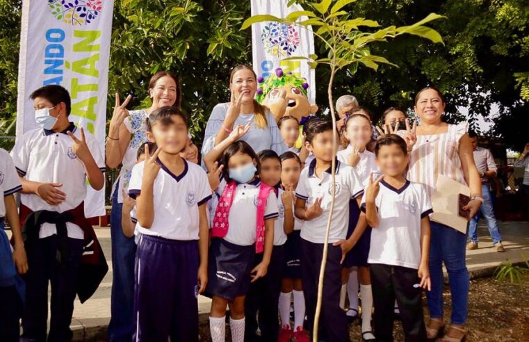 Cecilia Patrón entrega 350 mil plantas durante la campaña ‘Un niño, un árbol’