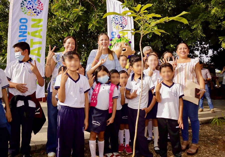 Cecilia Patrón entrega 350 mil plantas durante la campaña ‘Un niño, un árbol’