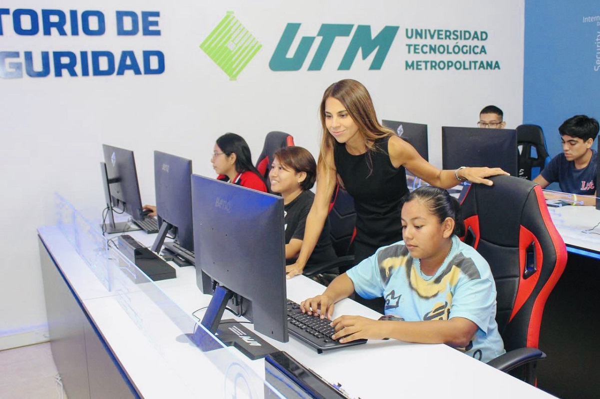 Más mujeres estudian carreras de ciencia, tecnología, ingeniería y matemáticas en la UTM