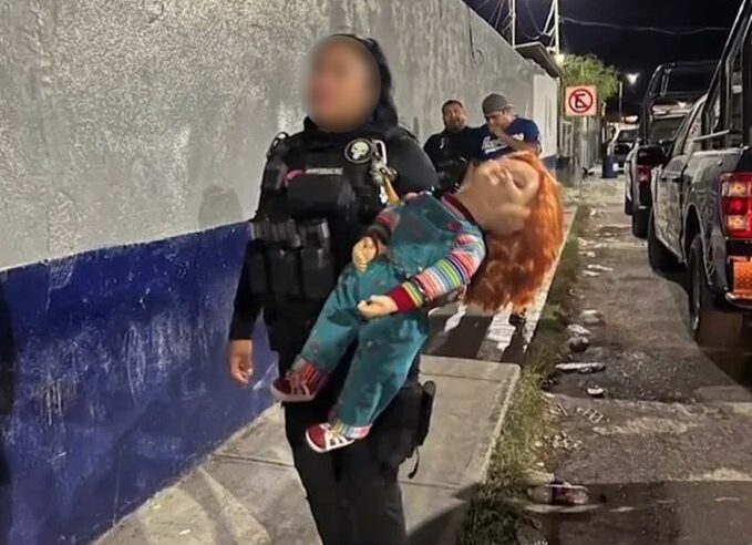 Detienen al muñeco «Chucky» por asaltar en Monclova, Coahuila