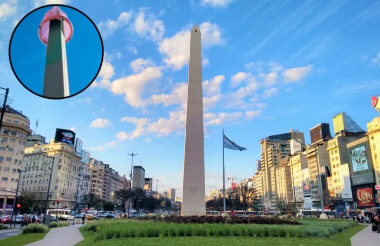 Le ponen un preservativo al obelisco de Buenos Aires por un estreno de Netflix