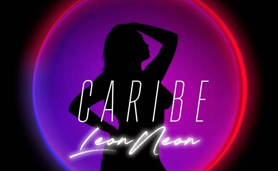 La cantante mexicana León Neón sorprende con su nuevo flow latino ‘Caribe’