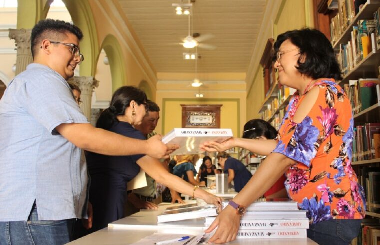 Entregan a bibliotecas de Yucatán el libro sobre el legado musical de Armando Manzanero