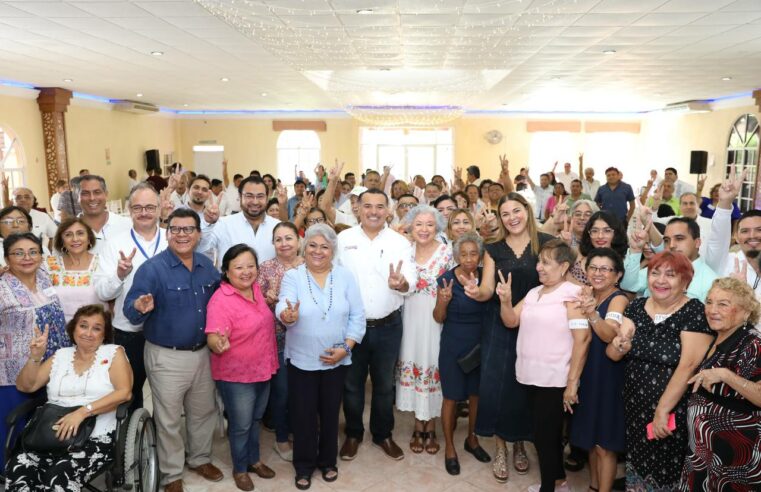 Renán Barrera y Cecilia Patrón, presentes en un foro con personas mayores