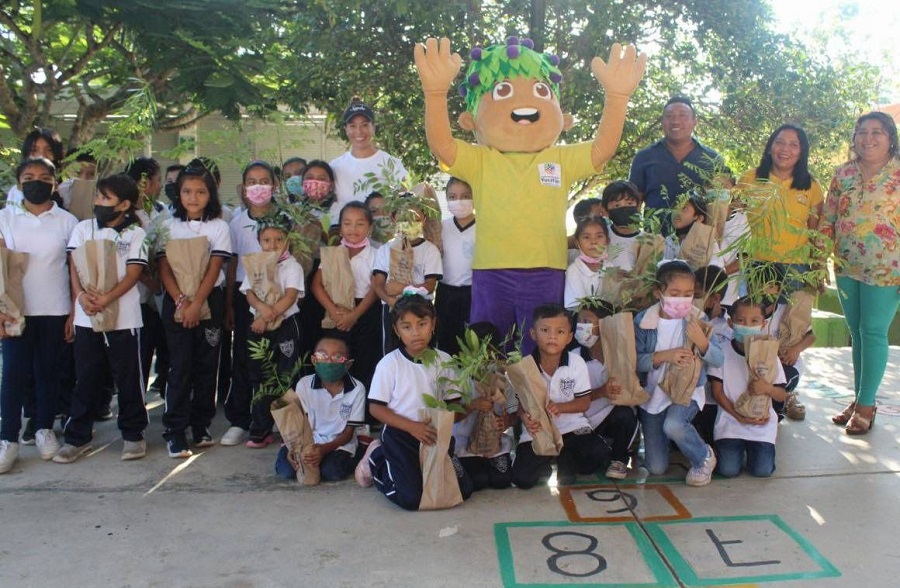 Con ‘Un niño, un árbol’, los más pequeños contribuyen a la reforestación de Yucatán