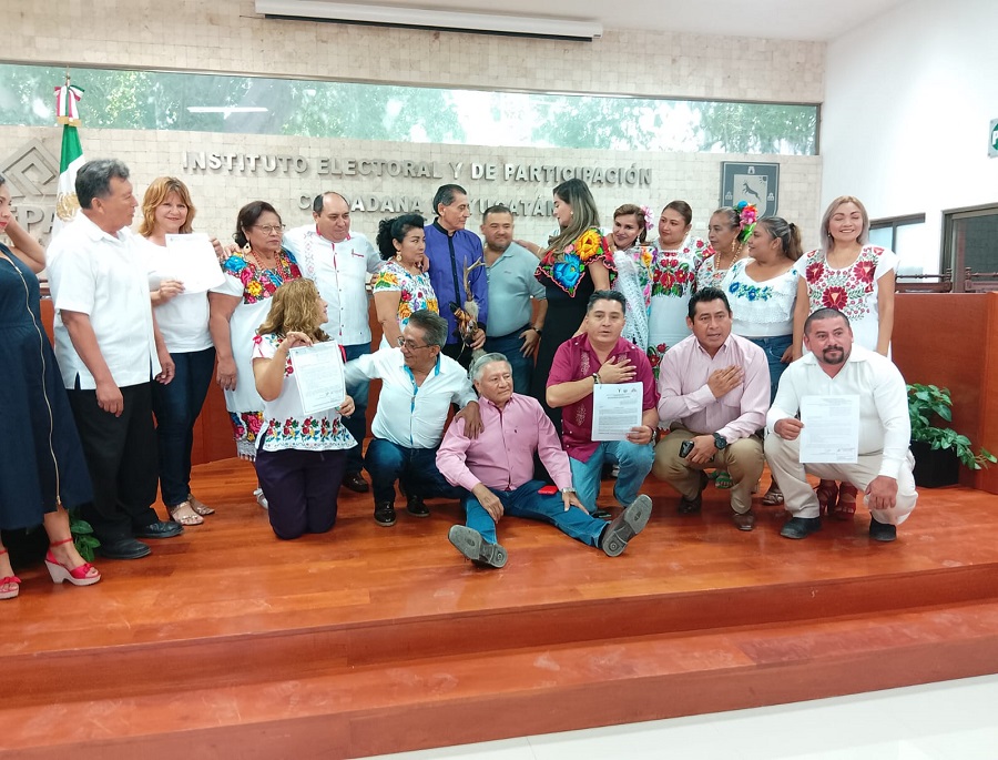 Edgar Cano se registra como candidato maya a gobernador de Yucatán