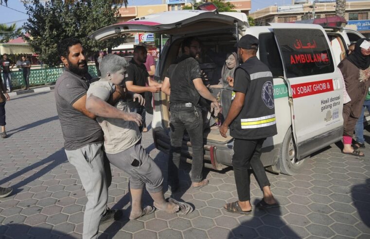 Los palestinos batallan para huir hacia el sur de Gaza tras orden de evacuación israelí