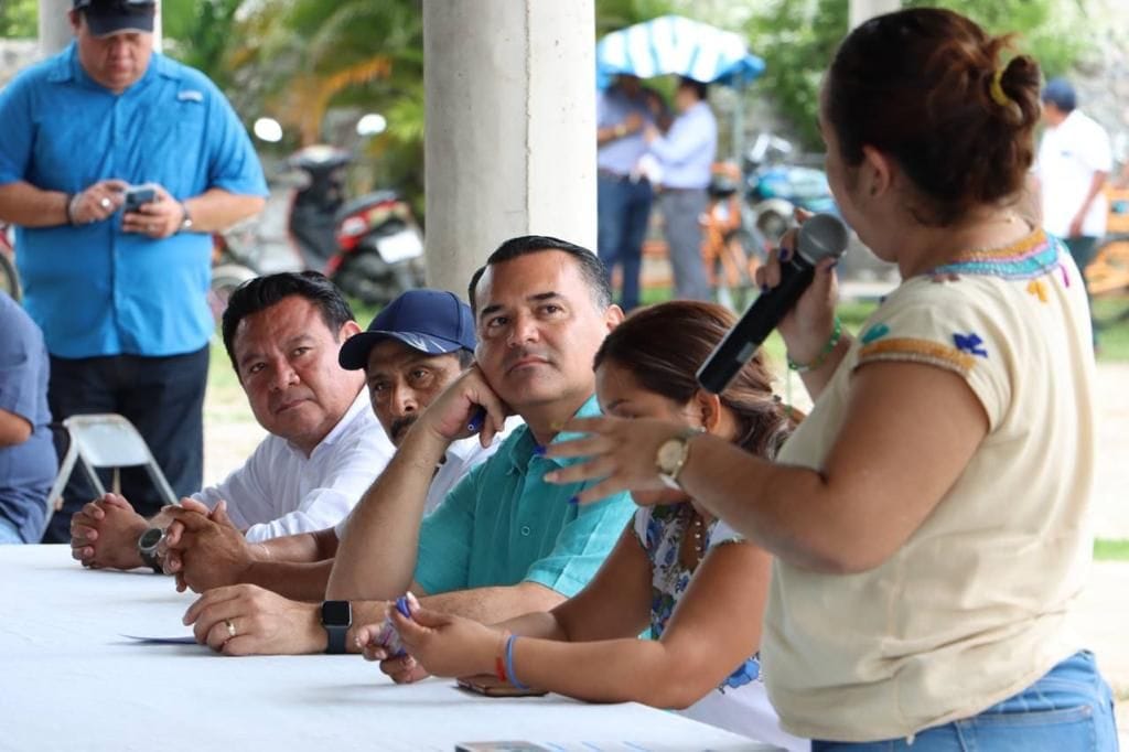 Renán Barrera y el sector magisterial sumarán esfuerzos para cuidar a Yucatán  