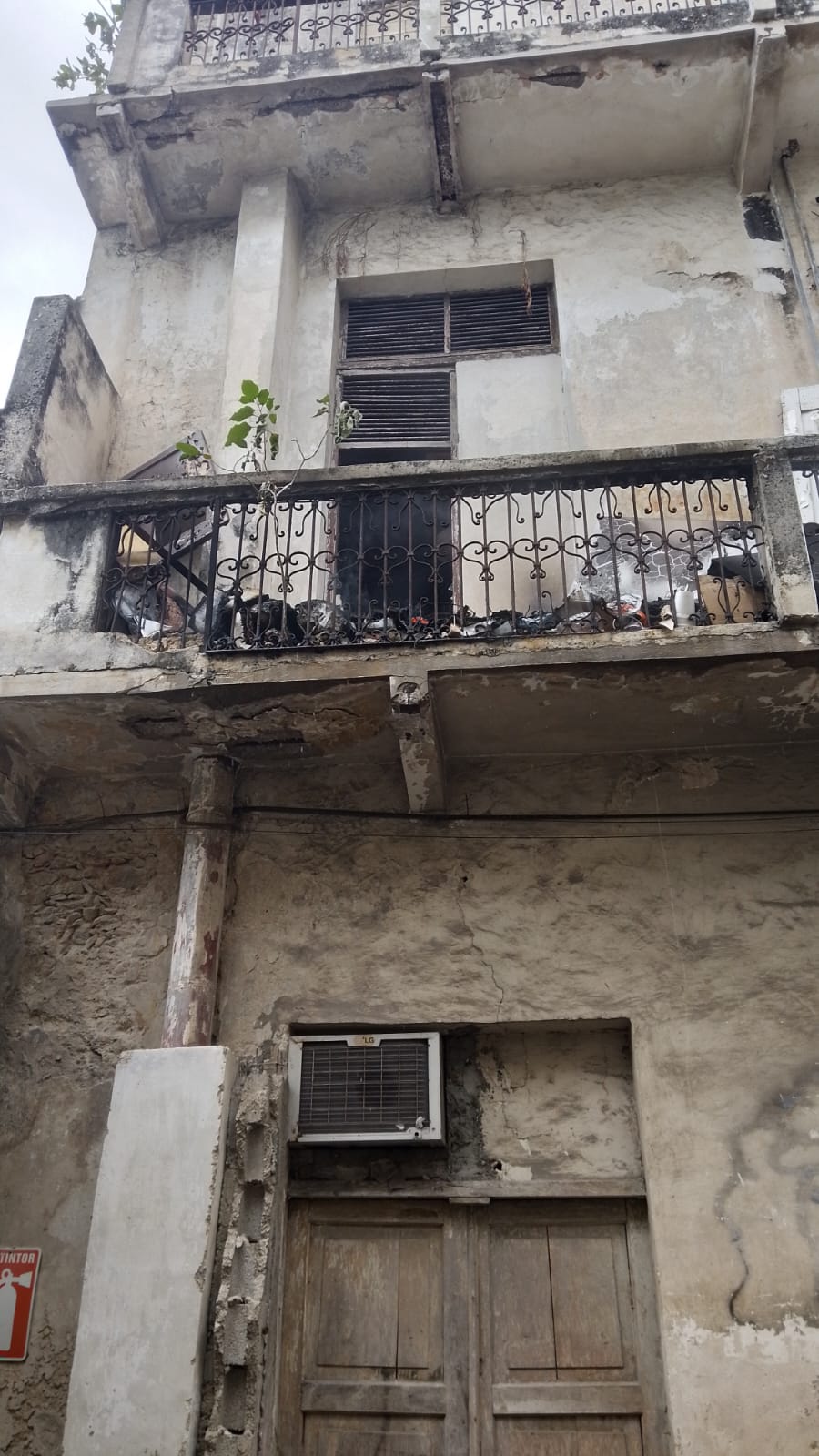 Colilla de cigarro provoca un conato de incendio en tienda del centro de Mérida