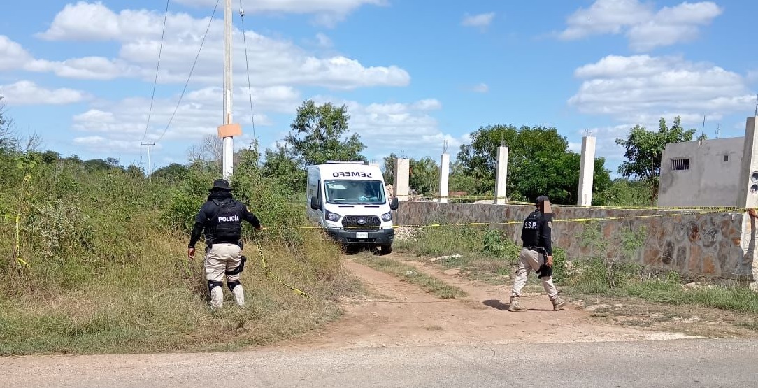 Hallan cadáver oculto con sábanas y basura en la carretera Mérida-Molas