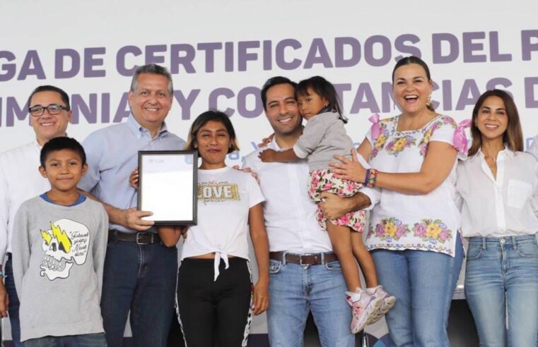 Familias del sur de Mérida gozan de certeza patrimonial con apoyo de Mauricio Vila