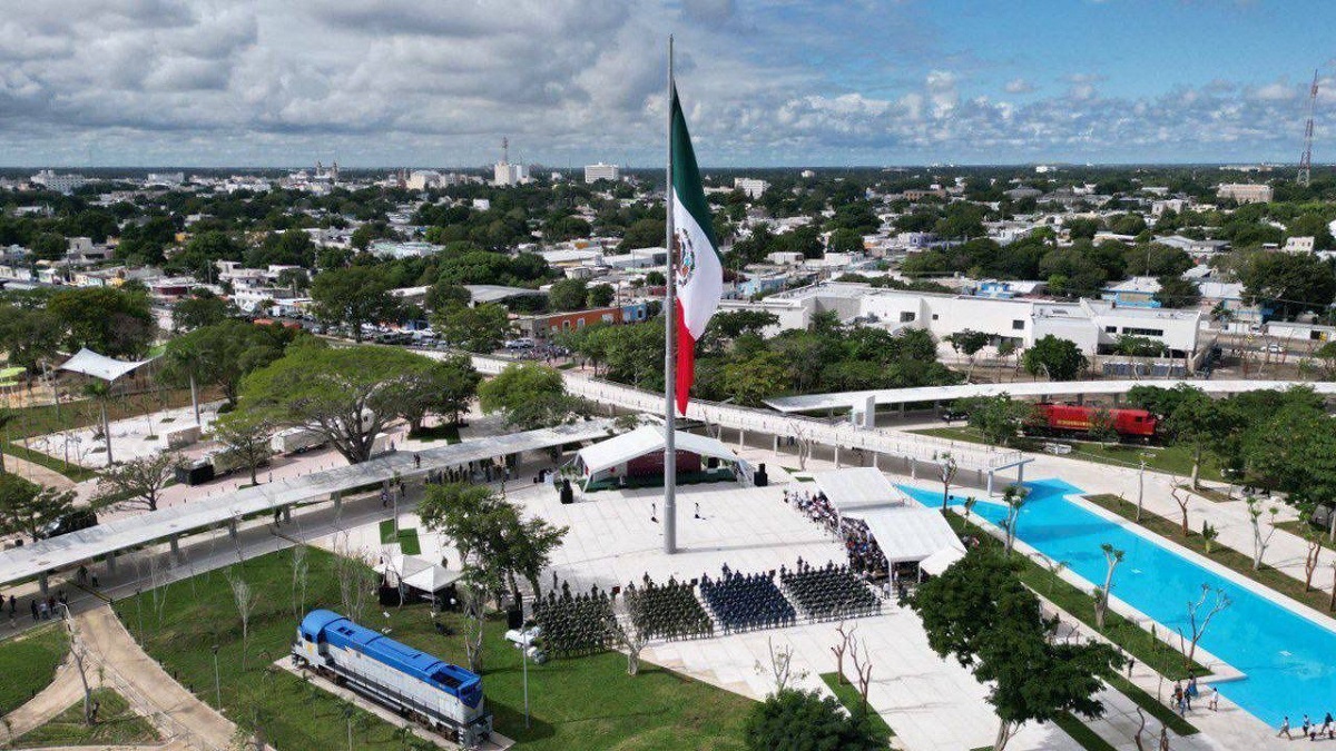 Mauricio Vila y  López Obrador inauguran el Gran Parque “La Plancha”