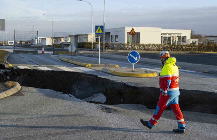 Islandia evacúa un pueblo y activa una alerta de aviación por riesgo de erupción volcánica