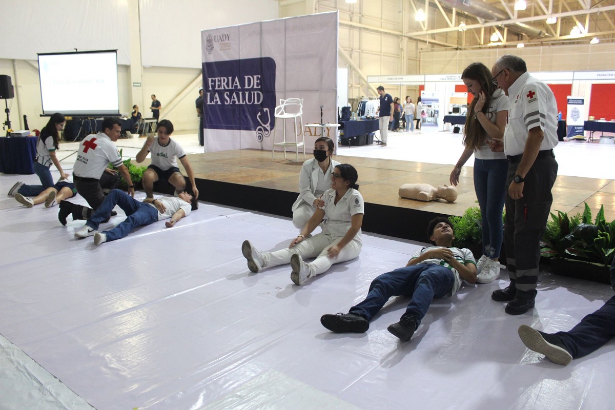 La Cruz Roja participa en la Feria de la Salud UADY