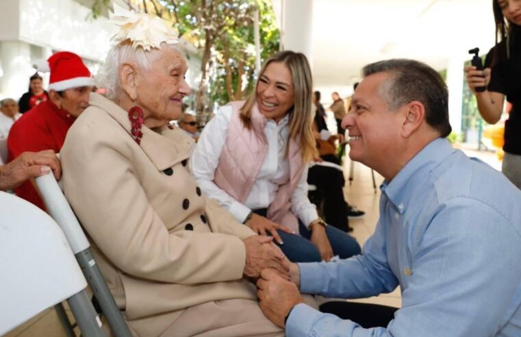 El Ayuntamiento celebra la navidad con abuelitos del albergue “Renacer”