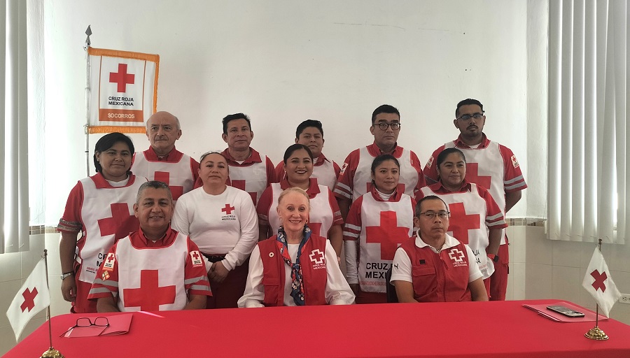 Reconocen a voluntarios de la CRuz Roja Yucatán que auxiliaron en Guerrero