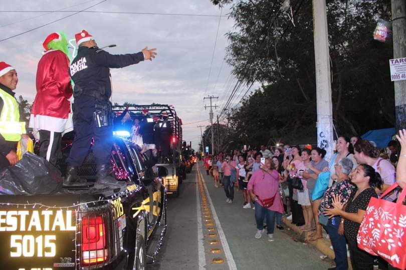 Policías de la SSP comparten la Navidad con habitantes de varias comunidades