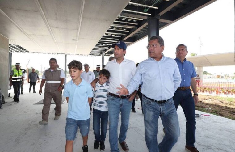 Mauricio Vila supervisa la construcción de la estación del Ie-tram en La Plancha