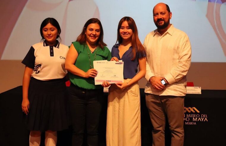 Jóvenes yucatecas se preparan en tecnologías de la información con apoyo de Mauricio Vila