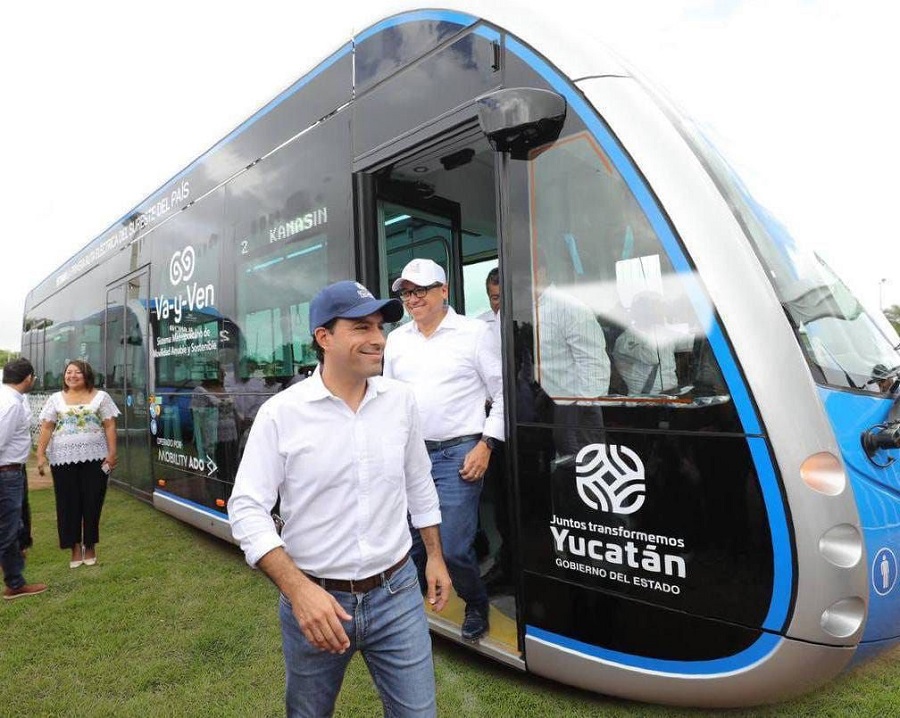 Mauricio Vila  realizó el primer recorrido de prueba del Ie-tram