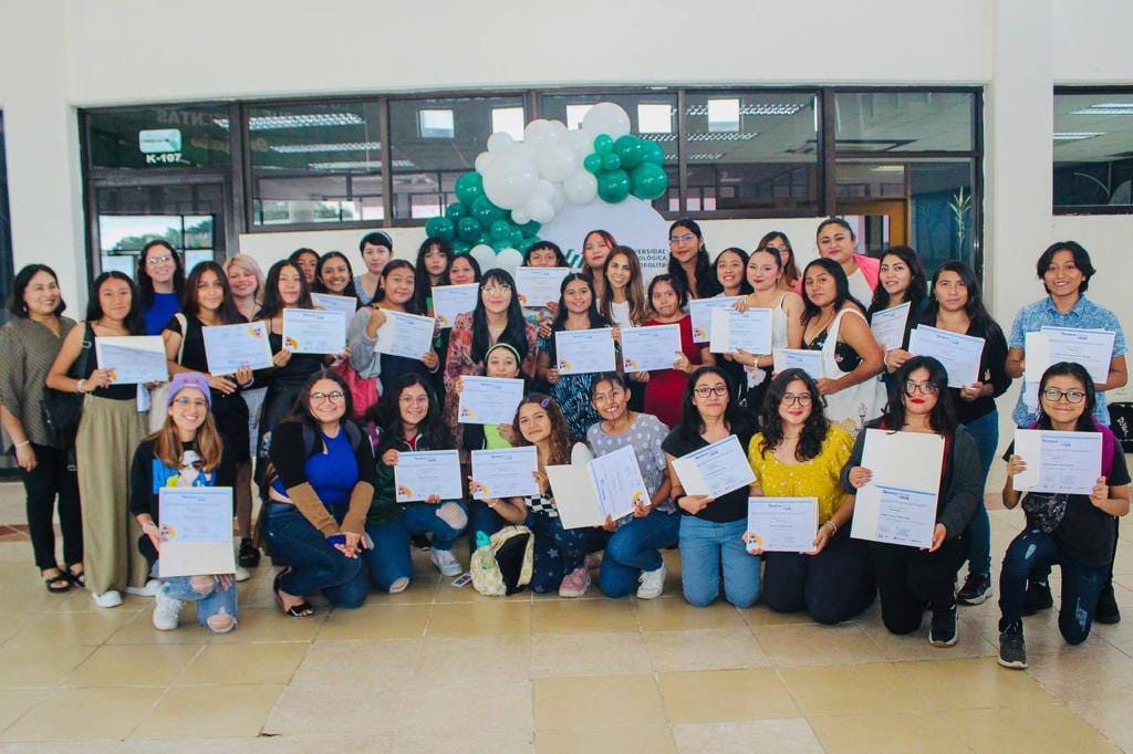 Se gradúan alumnas de la UTM becadas por el programa Tecnolochicas