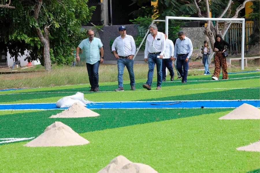 Próximo a concluir la modernización de 8 canchas de fútbol en el Kukulcán