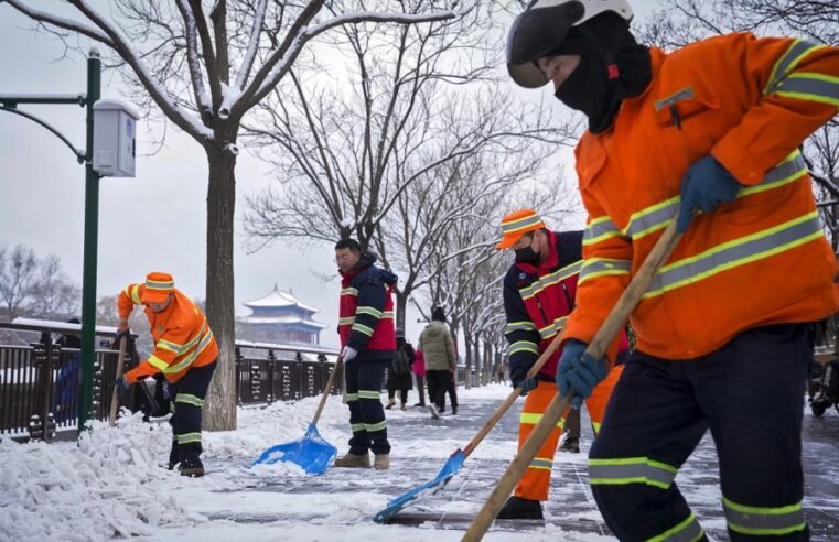 Primera gran nevada en China corta carreteras y obliga a suspender clases