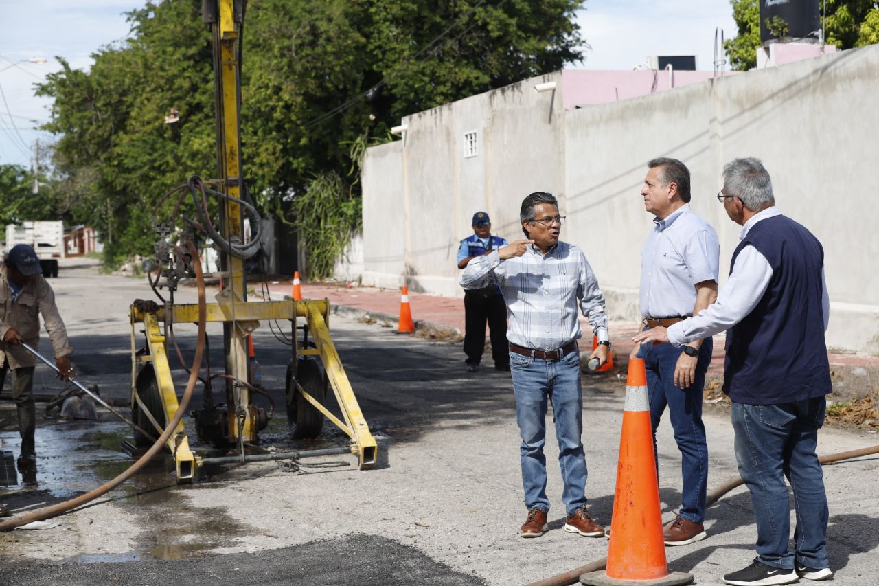 El alcalde de Mérida supervisa mantenimiento al parque de la  Nueva Sambulá