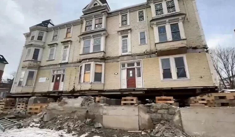 Mueven un histórico edificio en Canadá, con ayuda de 700 barras de jabón