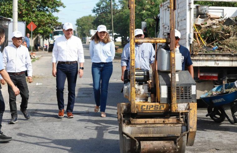 El alcalde supervisa bacheo y limpieza de rejillas, pozos y calles en Juan Pablo II