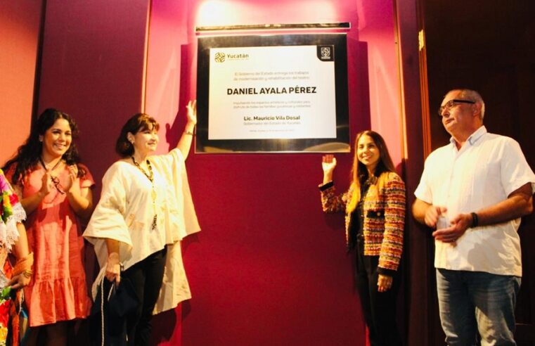 Develan placa de la modernización y rehabilitación del teatro “Daniel Ayala Pérez”