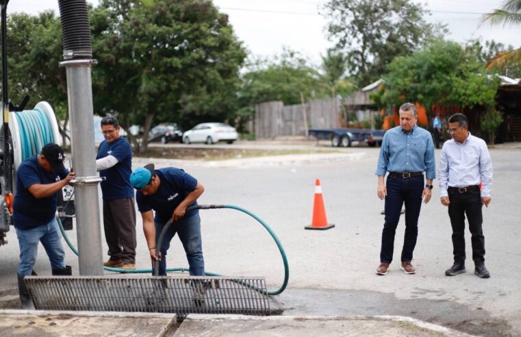 El alcalde supervisa rehabilitación del parque de la colonia Nueva San José Tecoh