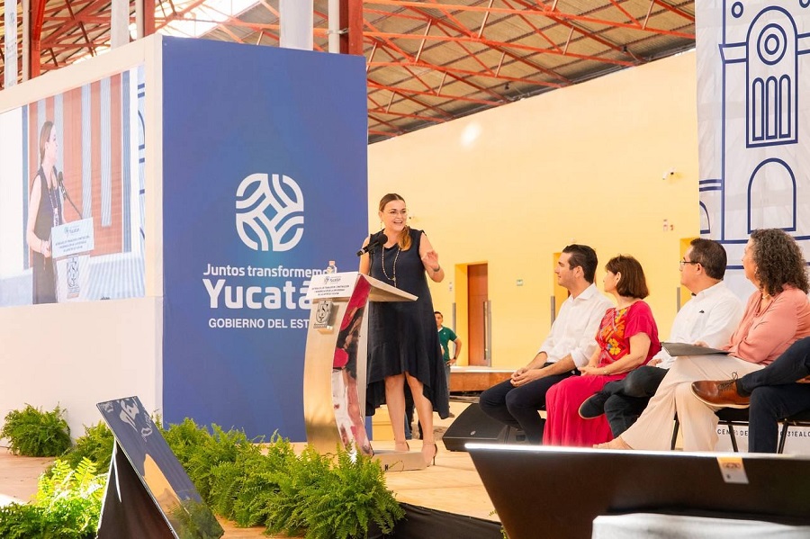 Cecilia Patrón acompaña a Mauricio Vila en la inauguración de la Universidad de las Artes