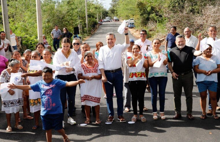 El alcalde Alejandro Ruz entrega obras en la comisaría de Hunxectamán