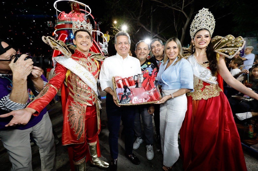 Inician los festejos en Ciudad Carnaval  con el desfile del Viernes de Corso
