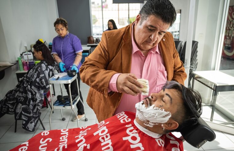 De mecánico industrial a barbero exitoso, conoce la historia de Gonzalo
