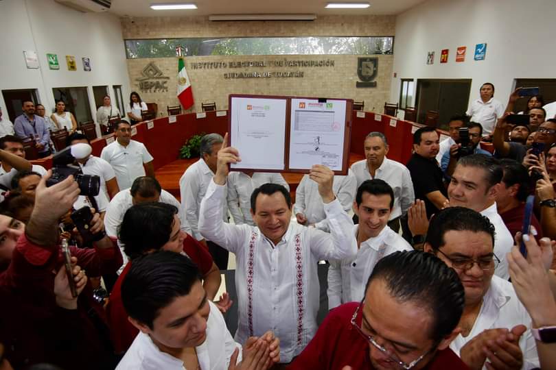 Se registra formalmente «Huacho» Díaz como candidato a la gubernatura de Yucatán